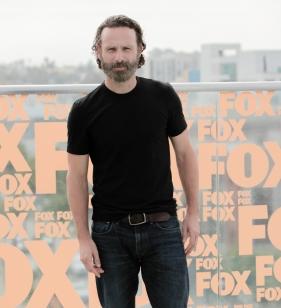 andrew lincoln pelo largo